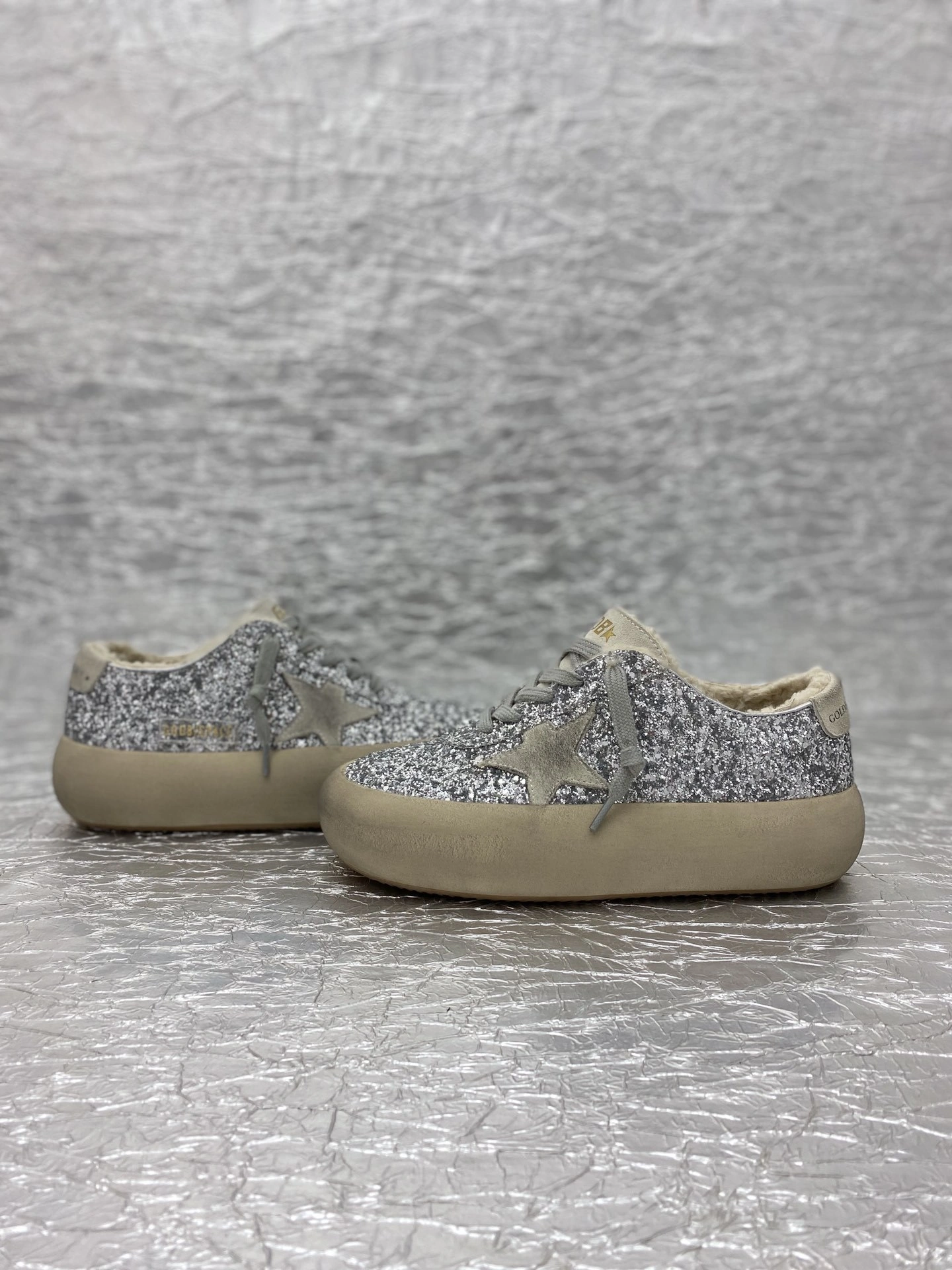 OOBB-- 6642 GWF00346.F002998.70136 Space cowhide item:E-X362J2904T